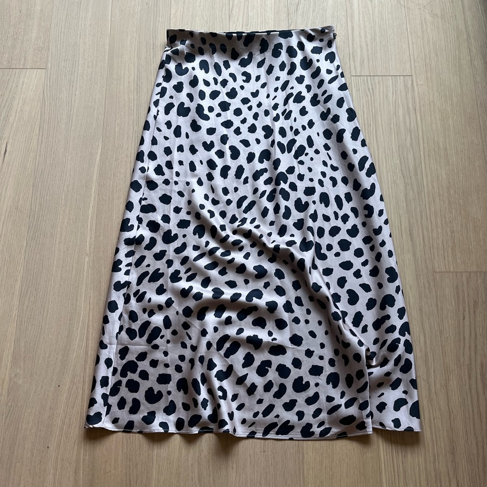 Aqua Leopard Print Midi Skirt. Size Medium.